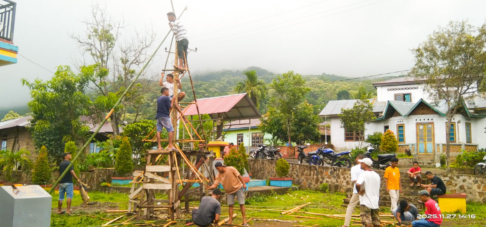 <p><b>Tangan-Tangan Muda, Iman yang Tumbuh ; Karya Natal OMK santu Petrus Puor</b></p>
